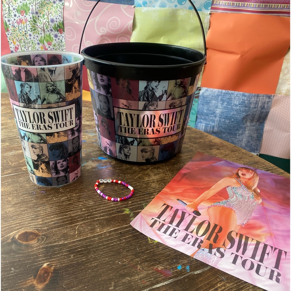 HEY SWIFTIES!Didn't make it to the show? Get your collectable set here! See pic: